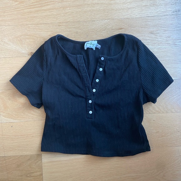Cropped Princess Polly Black Button Up Top - Picture 1 of 2